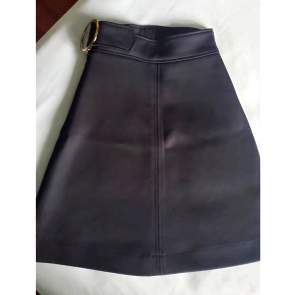 H&M Black Skirt - Picture 2 of 5